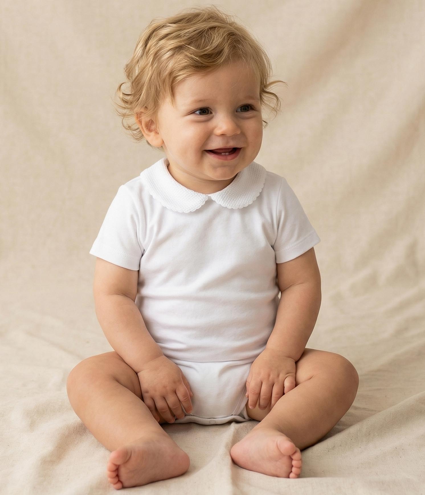 Body manga corta cuello bebé piqué ribeteado en blanco