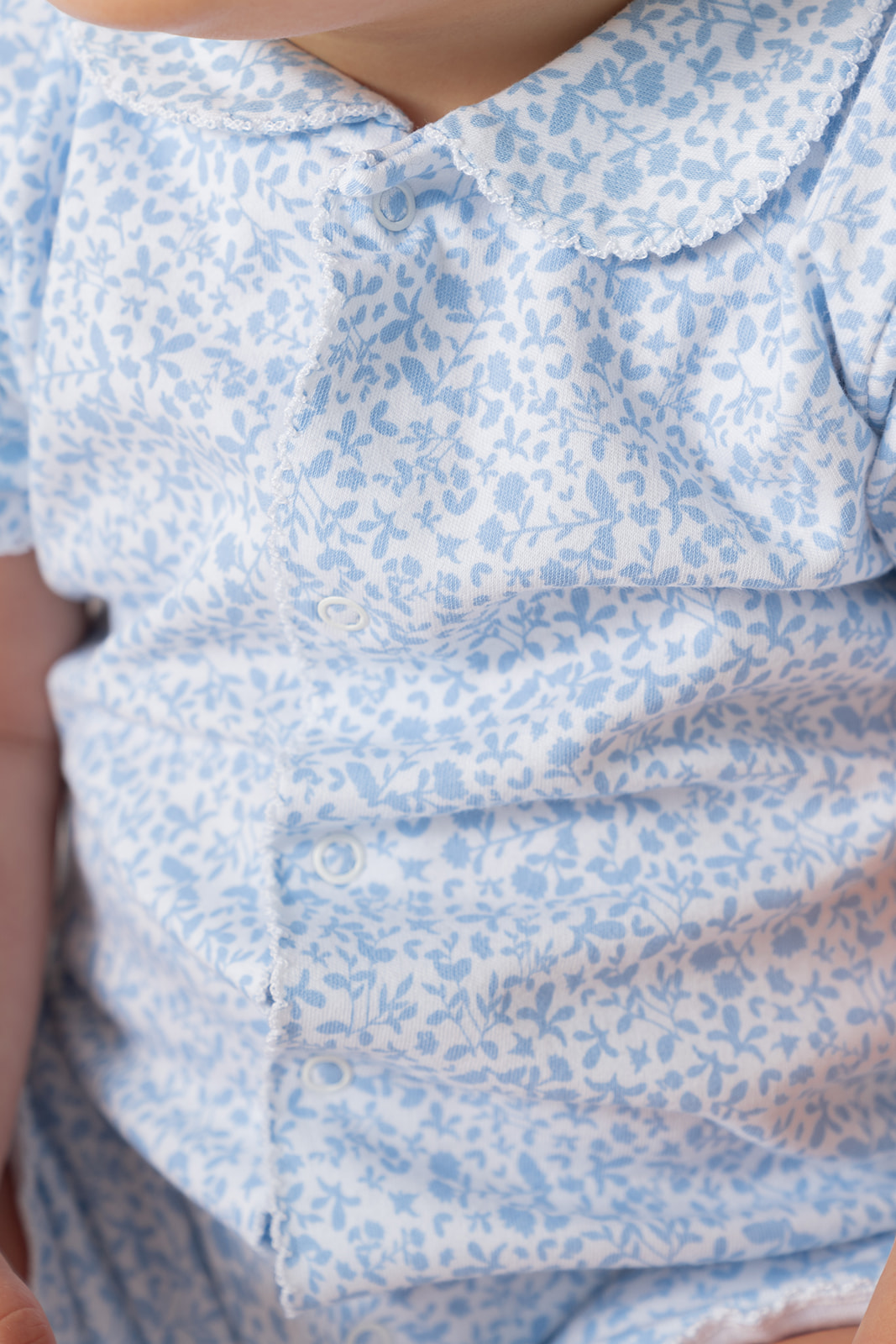 Pijama corto con hojitas azules