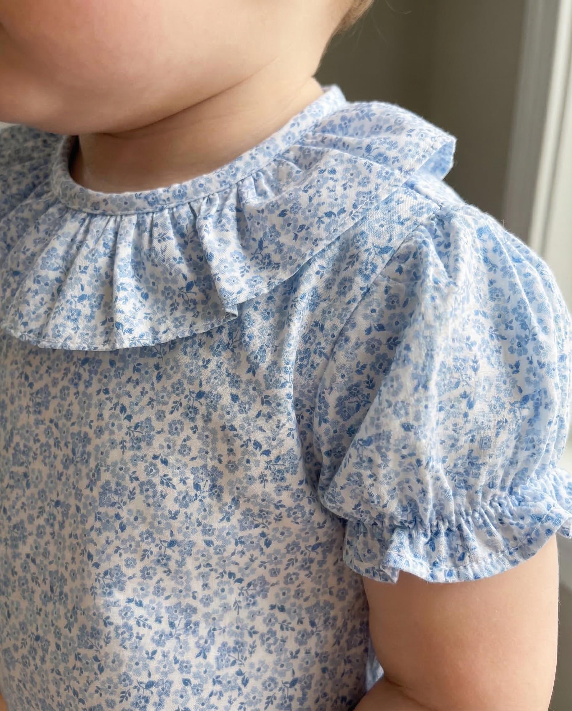 Body blusa volante trébol azul