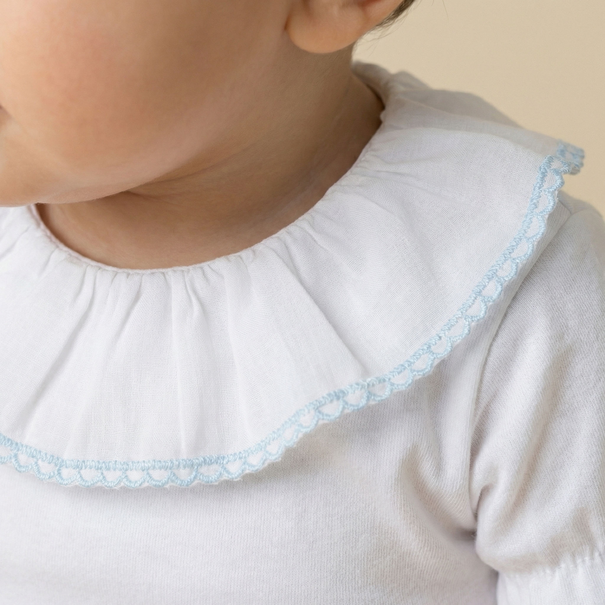 Body m/c volante batista puntilla azul