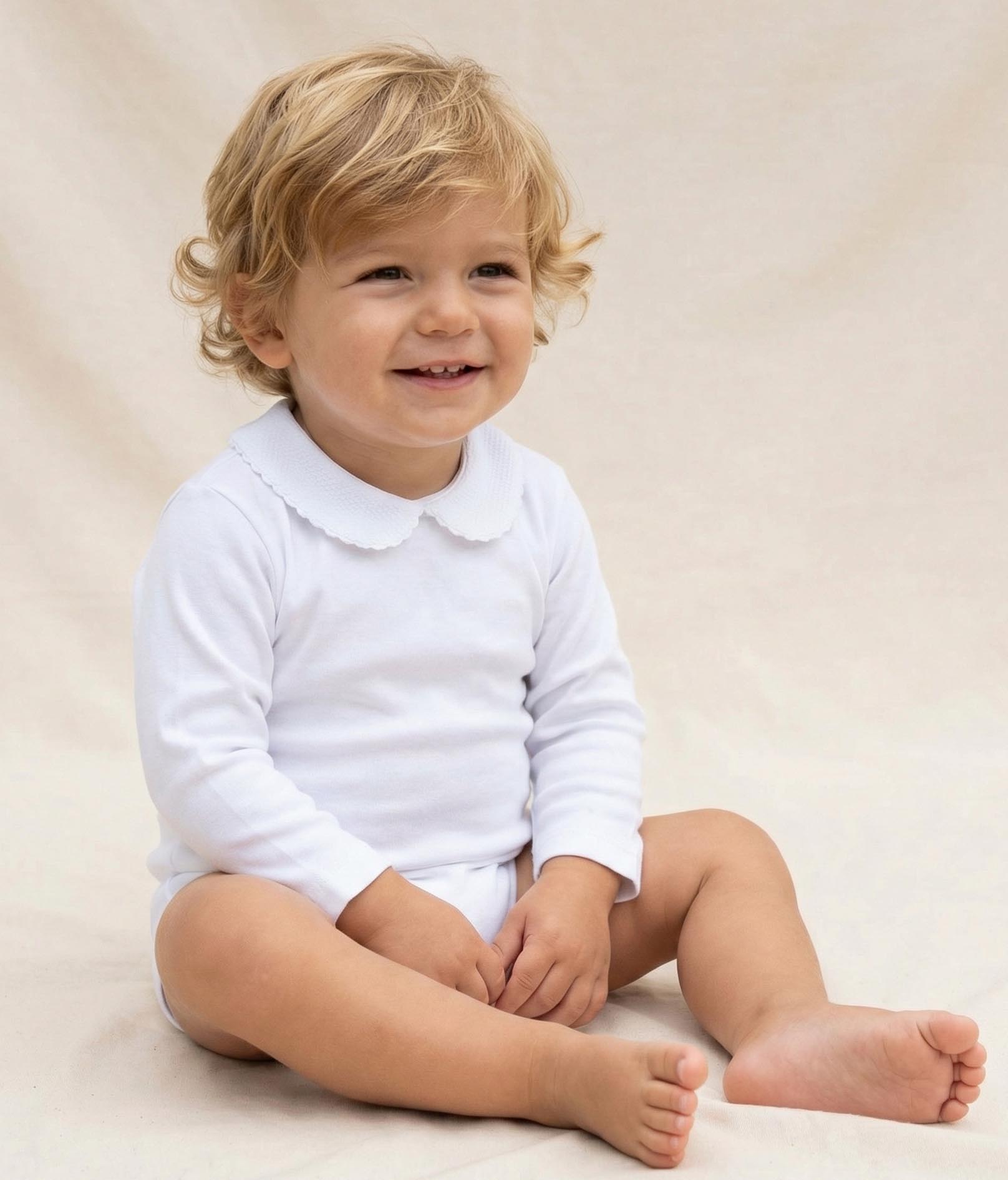 Body manga larga cuello bebé piqué en blanco