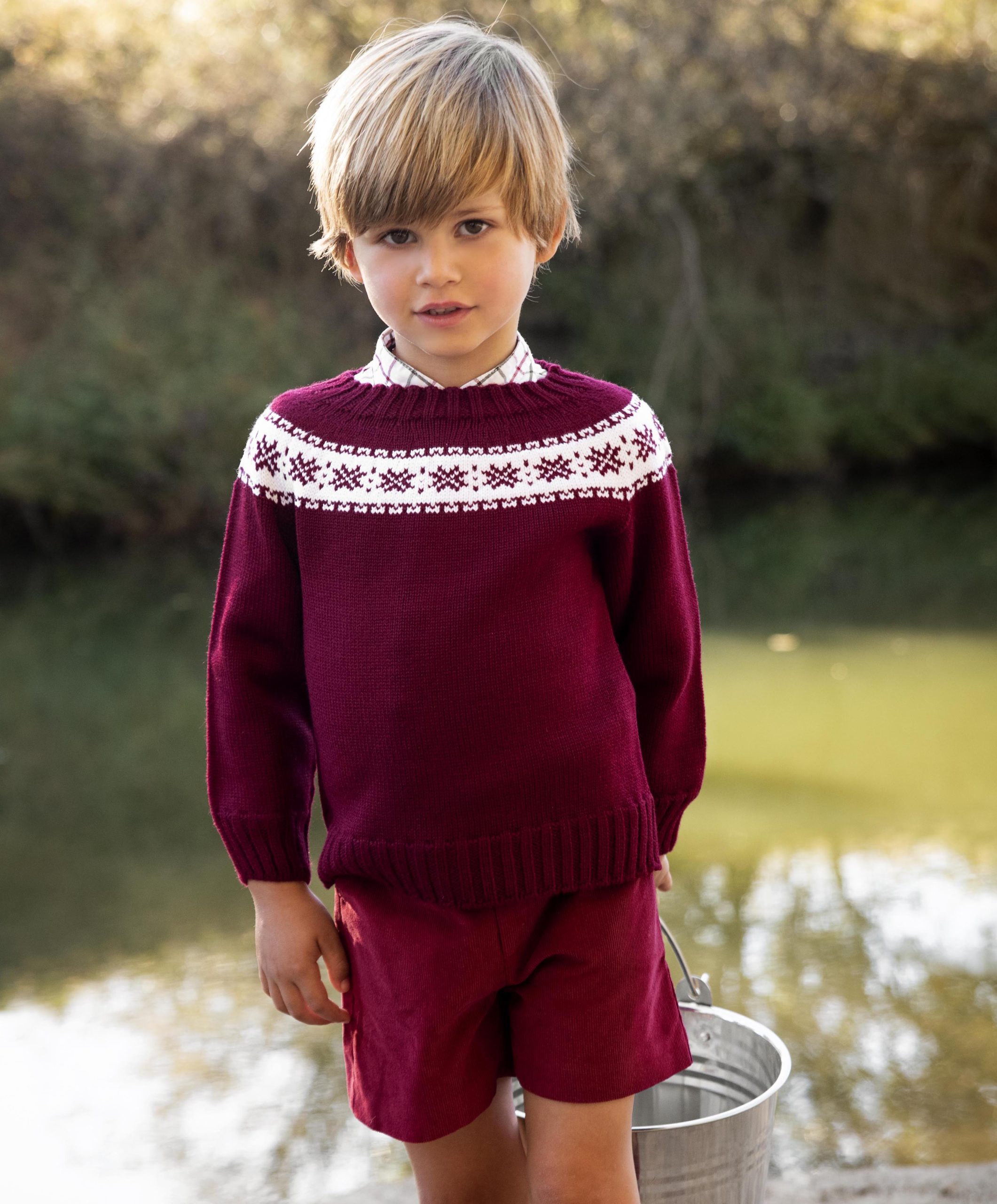jersey de punto burdeos con greca blanca