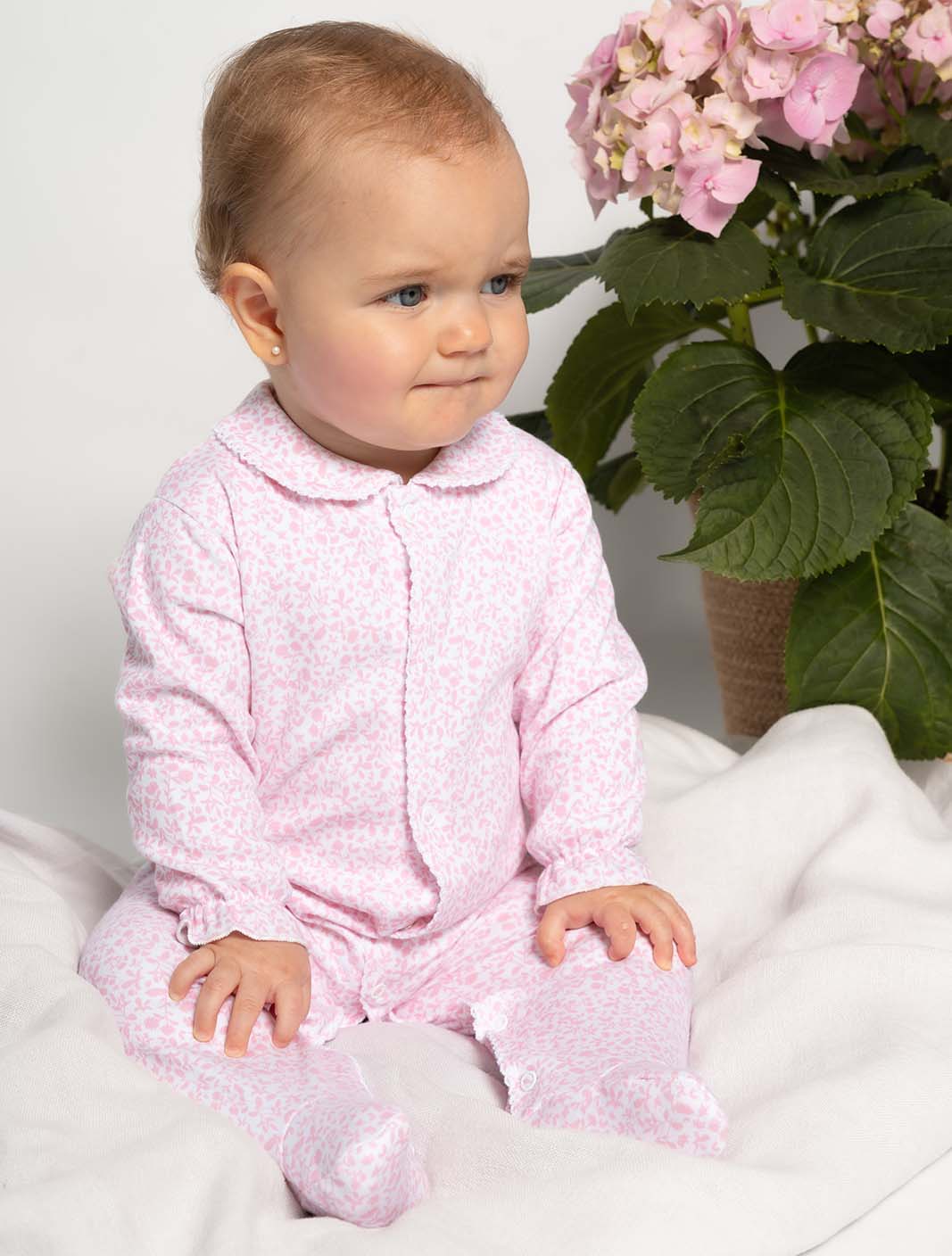 Pijama largo hojitas rosas