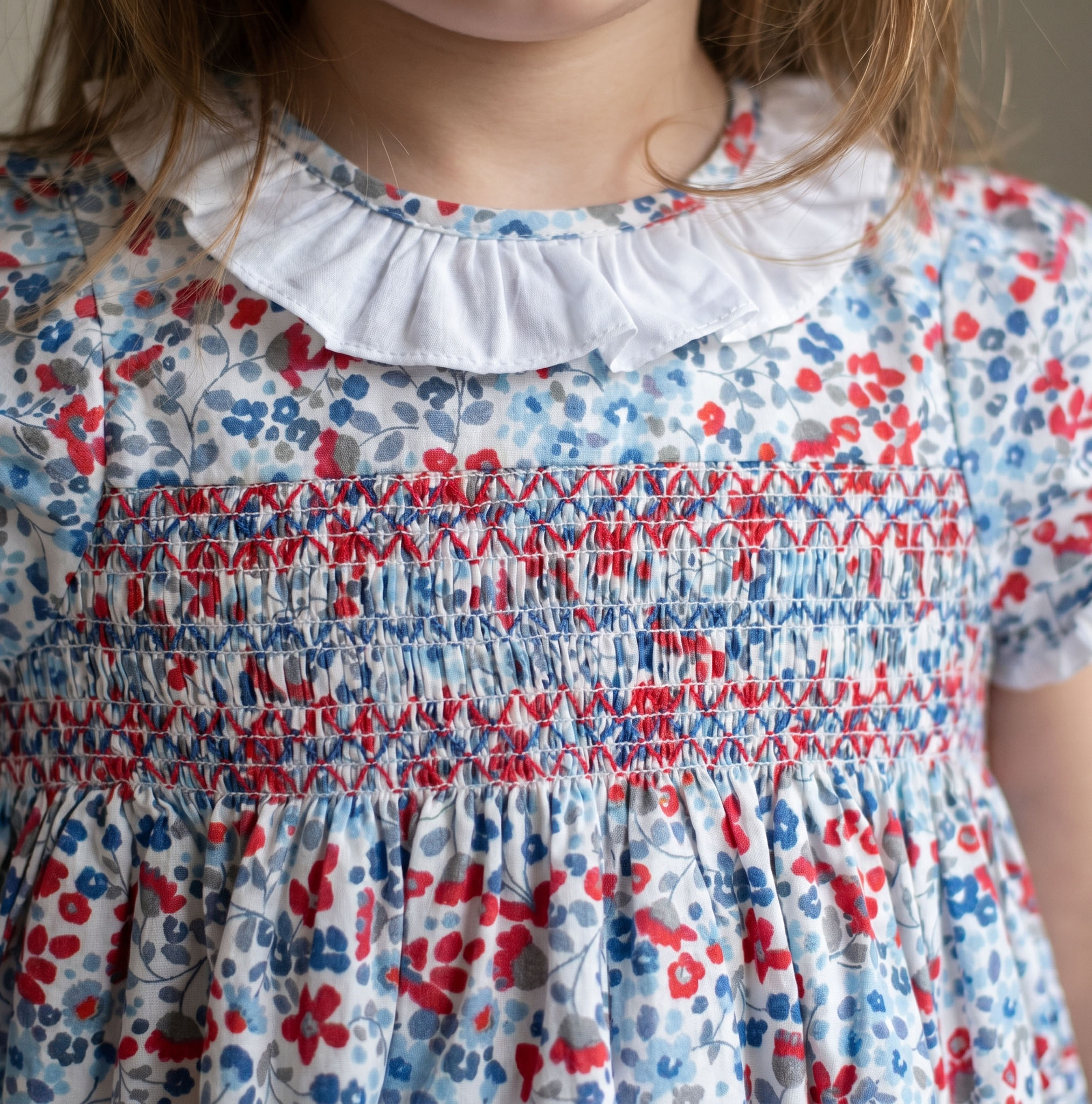 Vestido Valentina flores rojas y azules